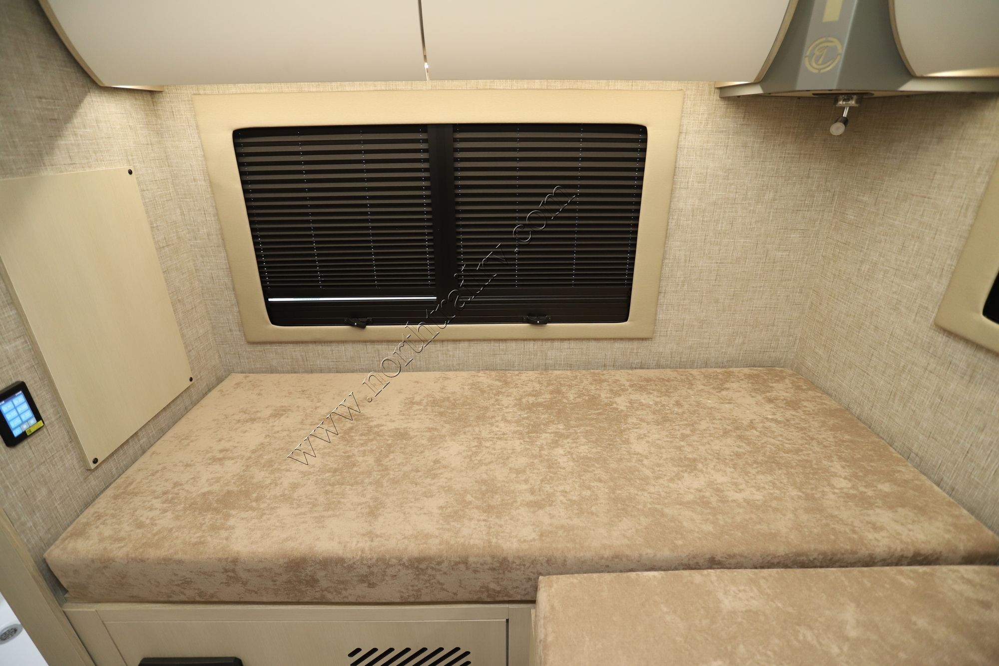 New 2026 Tiffin Motor Homes Wayfarer 25XLW Class C  For Sale