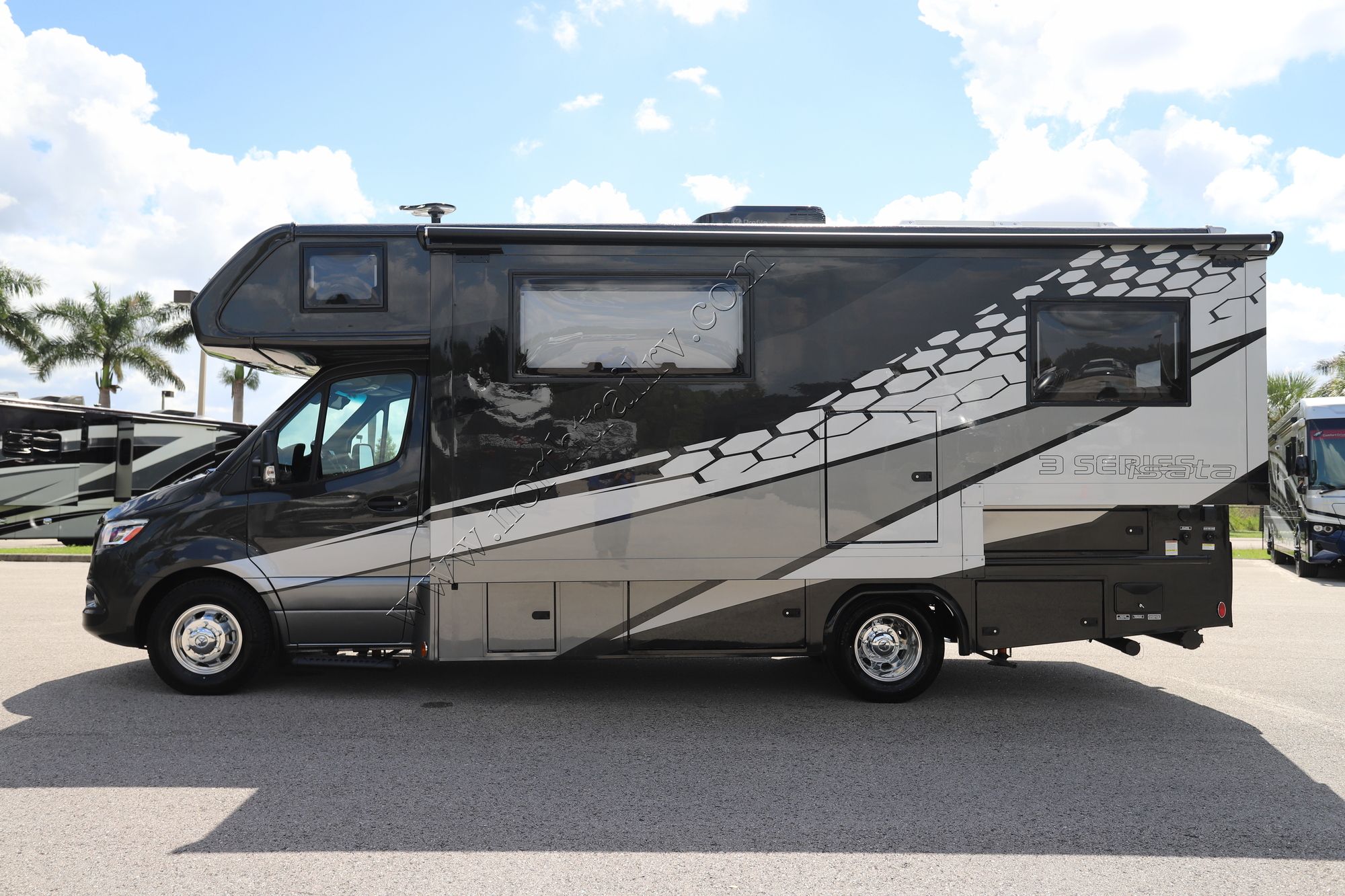 New 2026 Dynamax Isata 3 24FW Class C  For Sale