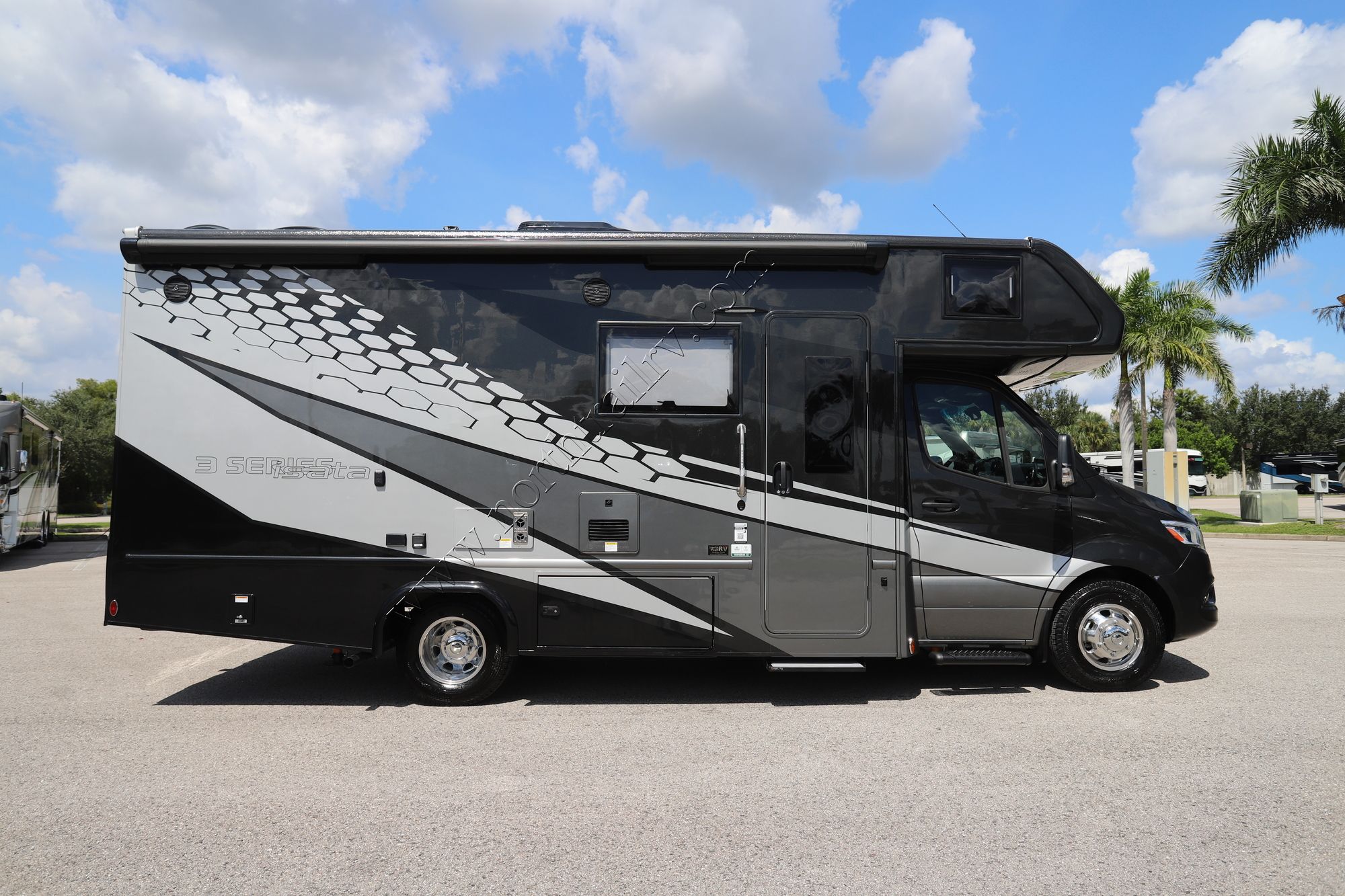 New 2026 Dynamax Isata 3 24FW Class C  For Sale