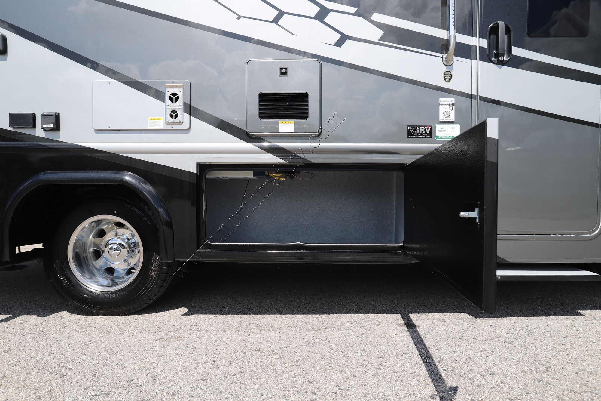 New 2026 Dynamax Isata 3 24FW Class C  For Sale