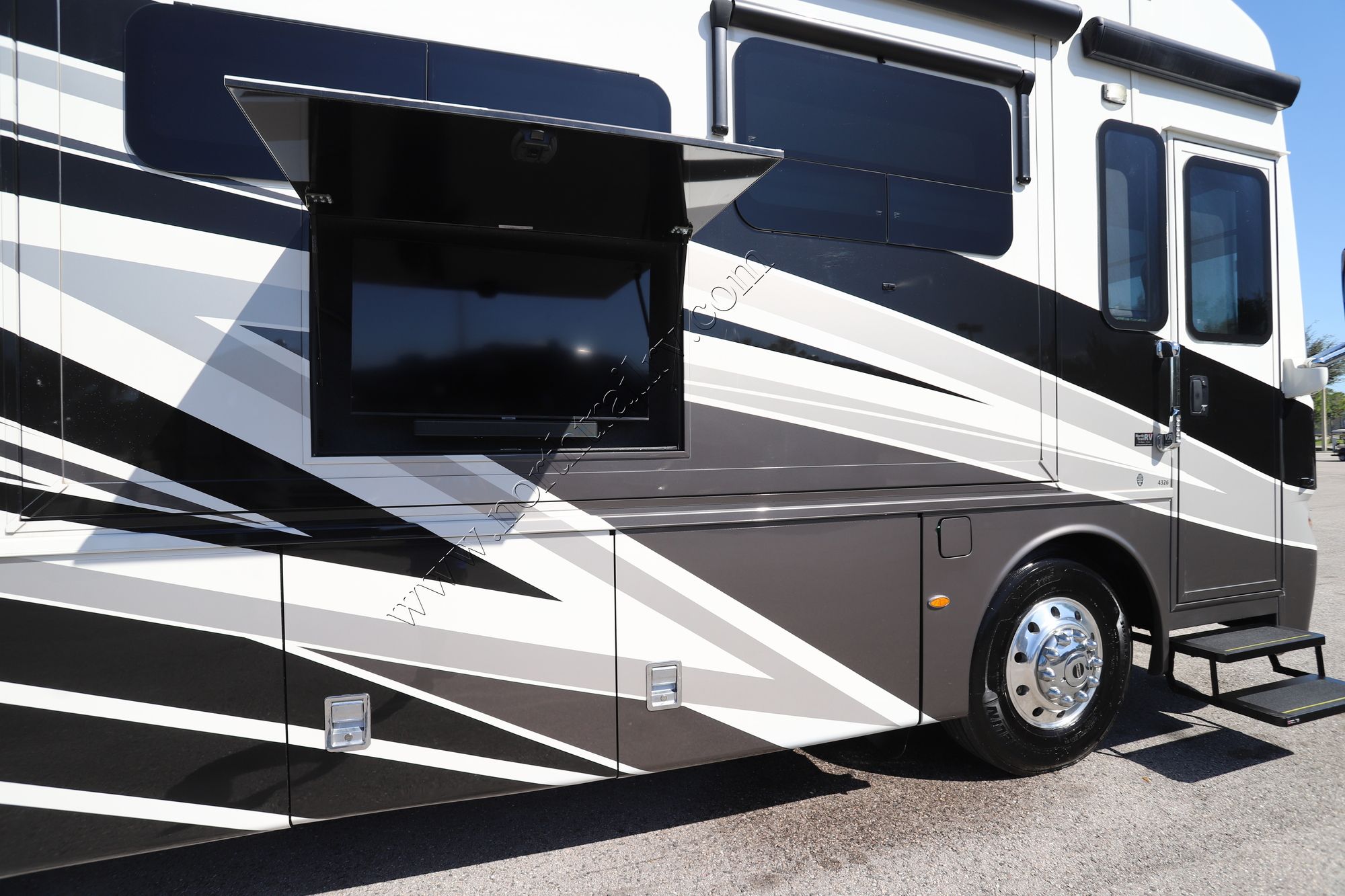 Used 2023 Newmar Ventana 4326 Class A  For Sale