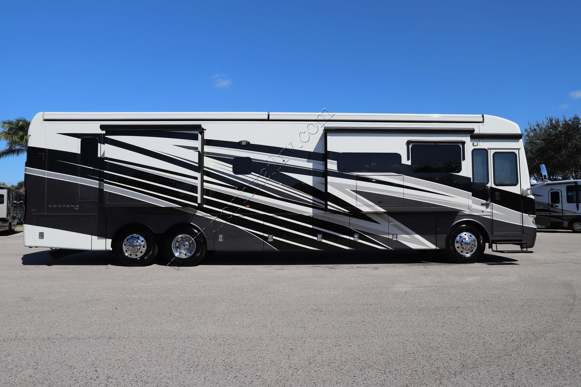 Used 2023 Newmar Ventana 4326 Class A  For Sale