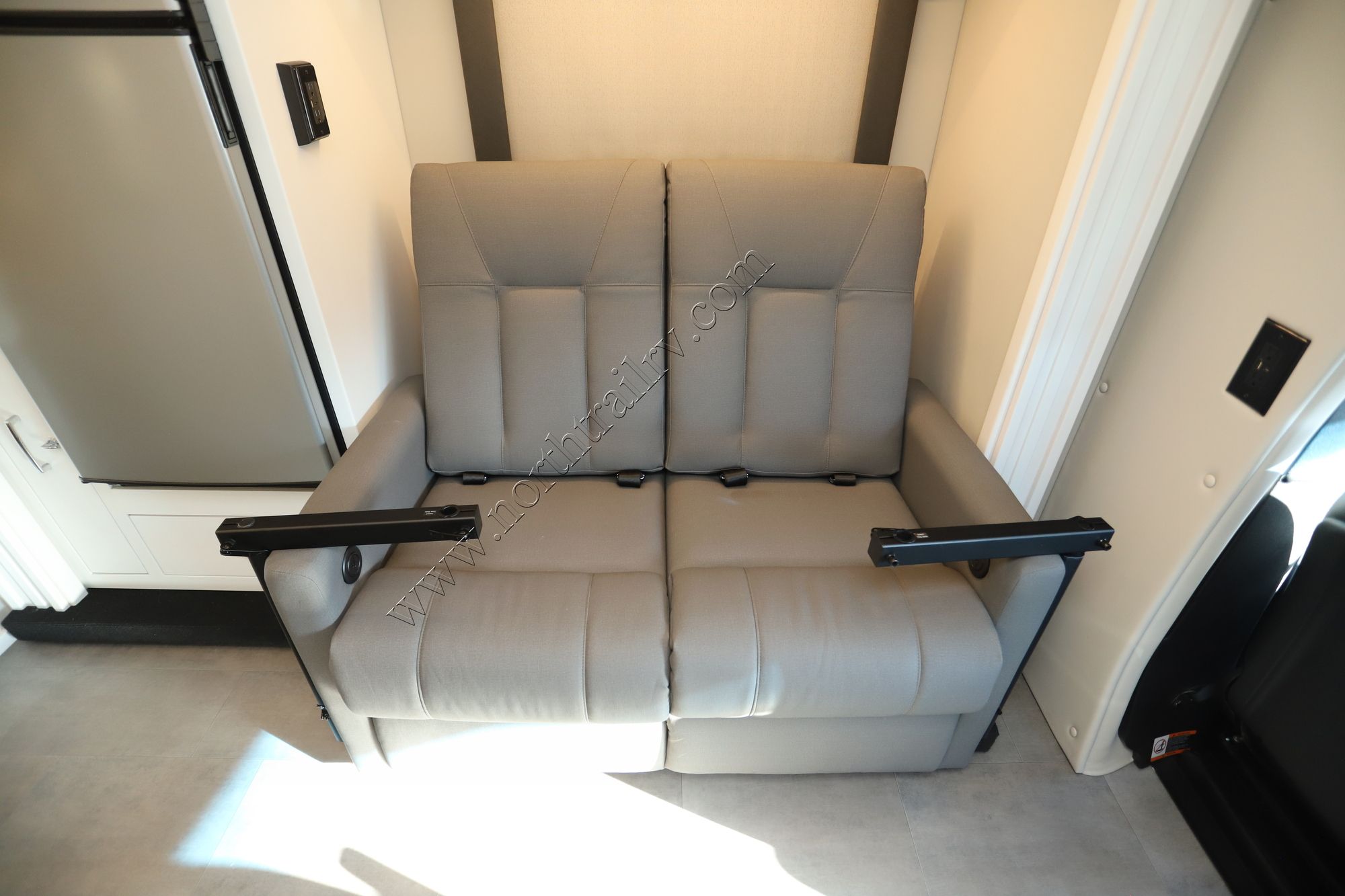 New 2026 Renegade Rv Vienna 25TBN Class C  For Sale