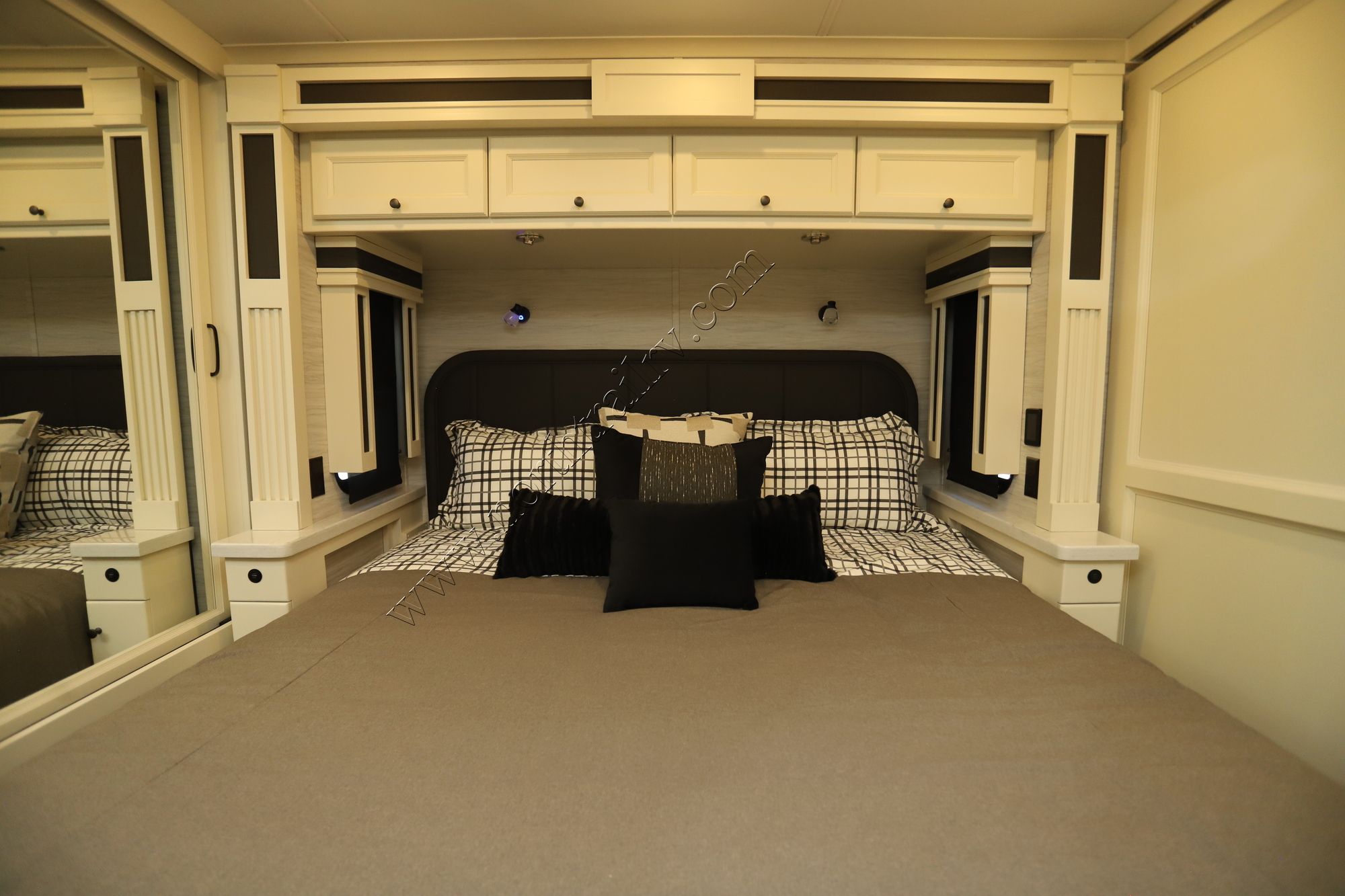 New 2026 Tiffin Motor Homes Allegro Red 33AA Class A  For Sale