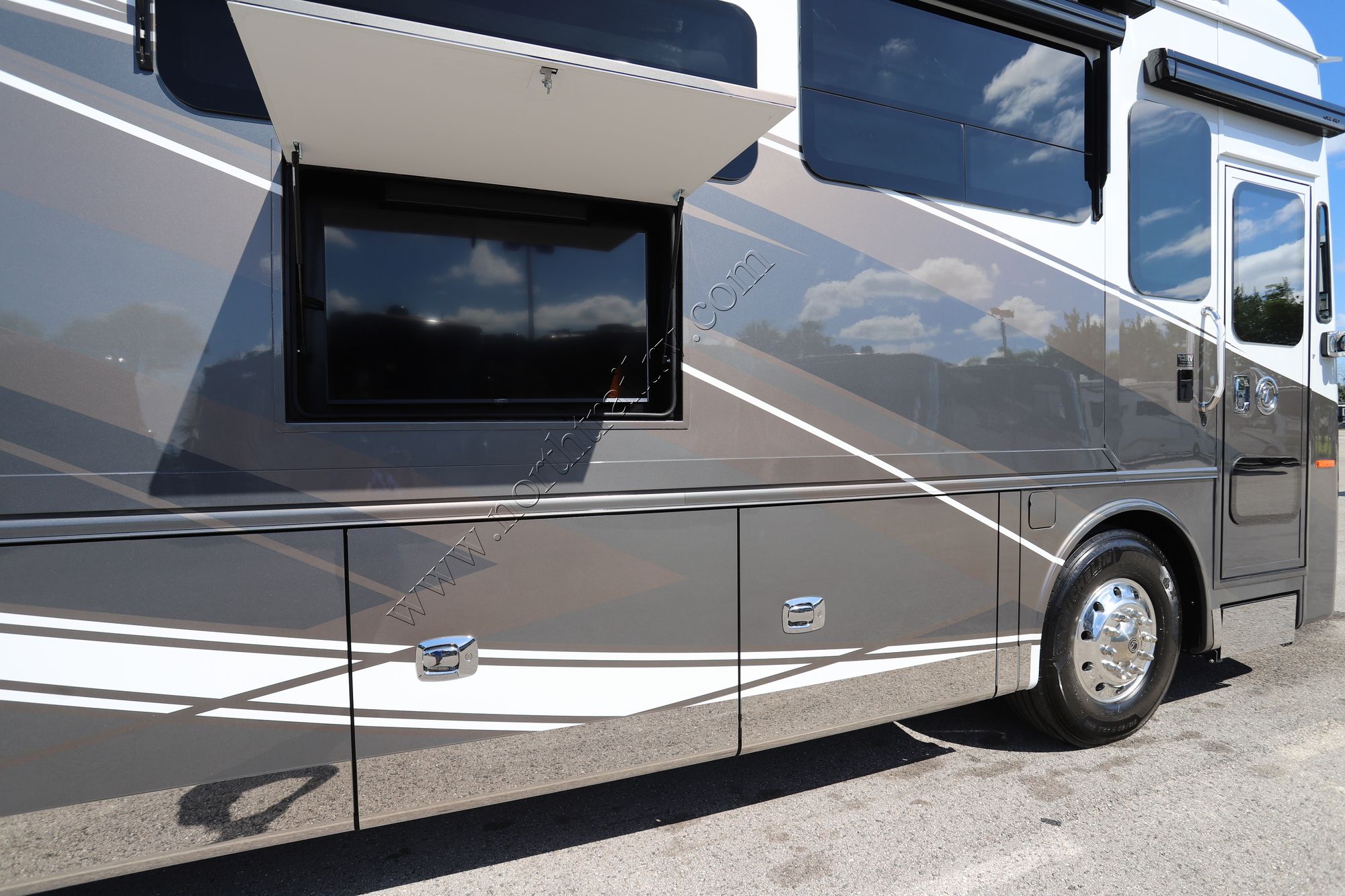 New 2026 Tiffin Motor Homes Allegro Bus 40IP Class A  For Sale