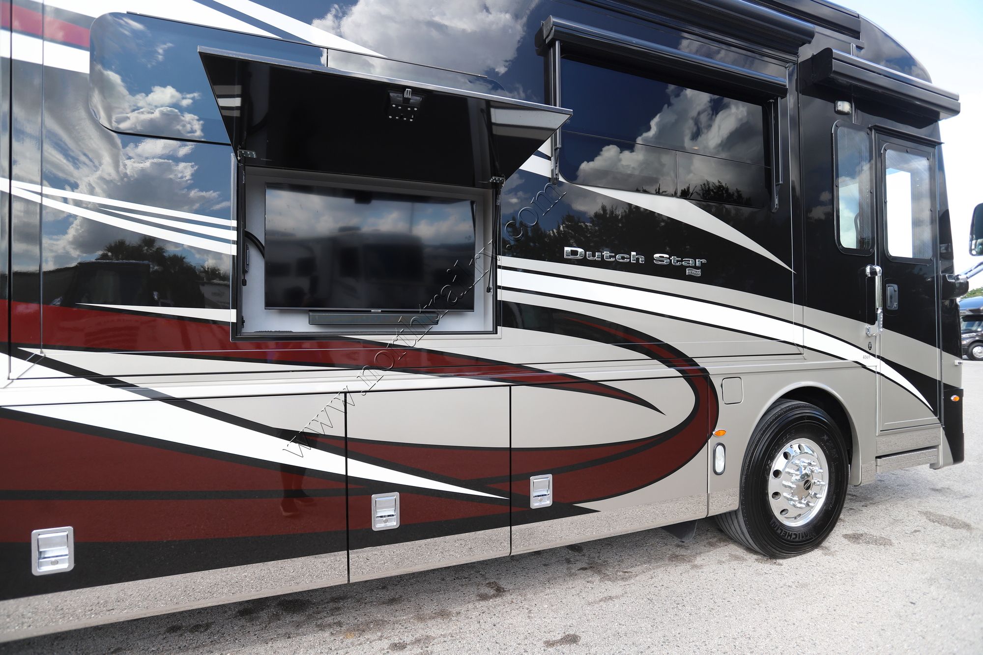 Used 2022 Newmar Dutch Star 4369 Class A  For Sale