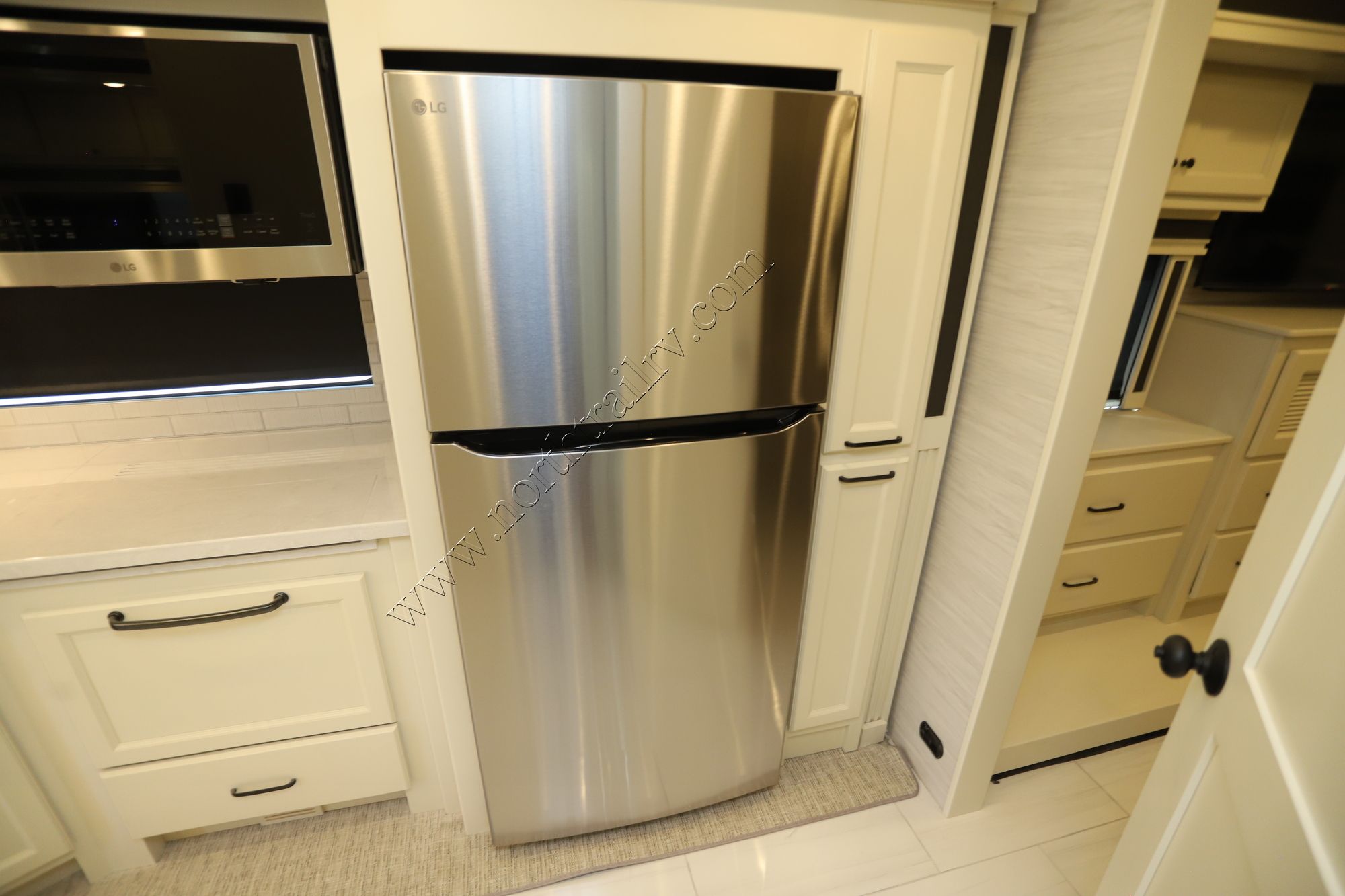 New 2026 Tiffin Motor Homes Allegro Red 33AA Class A  For Sale