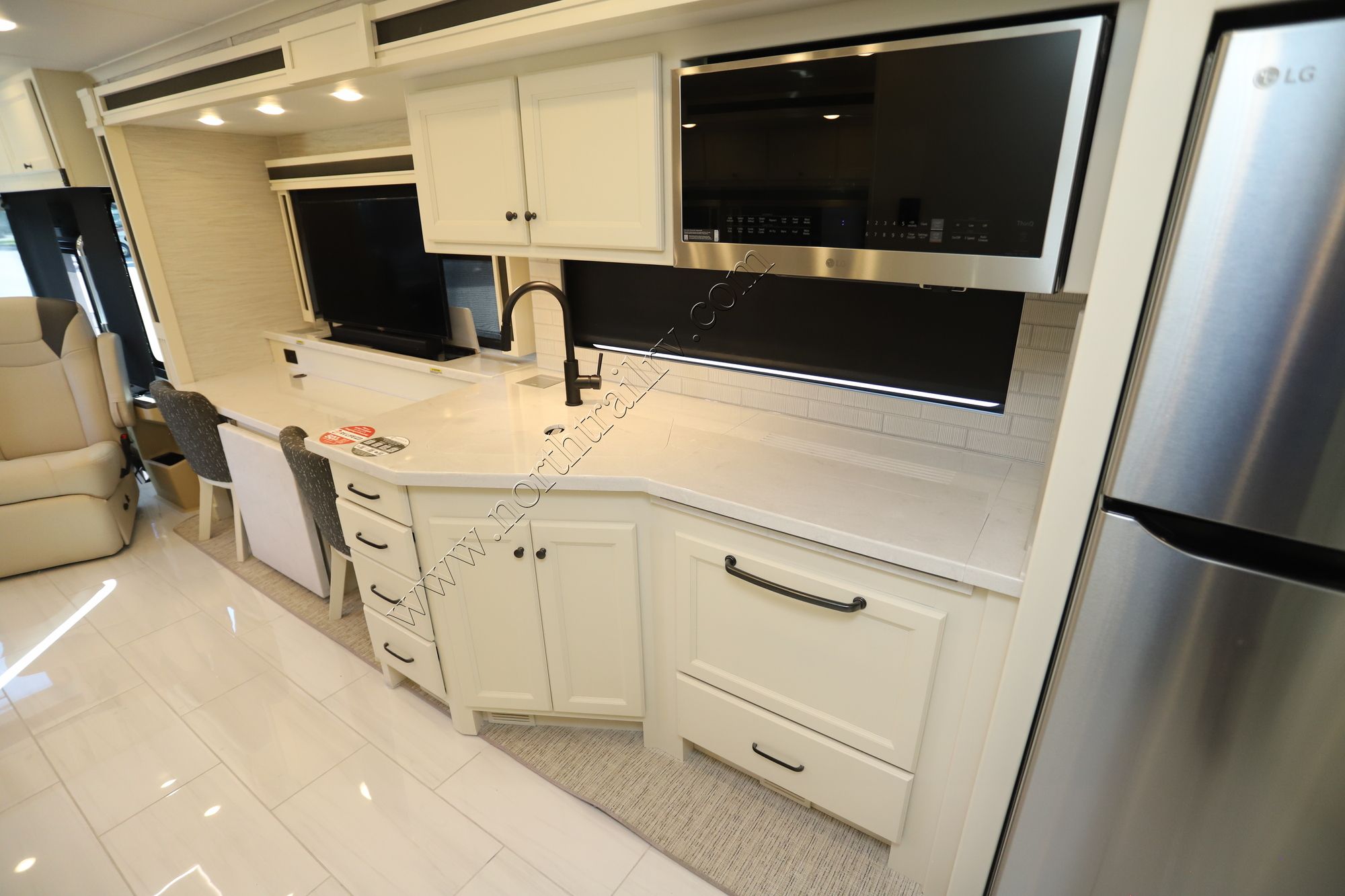 New 2026 Tiffin Motor Homes Allegro Red 33AA Class A  For Sale