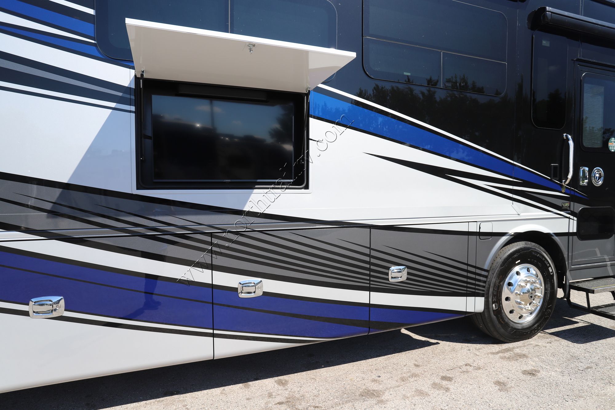 New 2026 Tiffin Motor Homes Phaeton 40IH Class A  For Sale