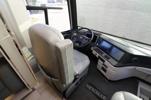 2022 Newmar King Aire 4578