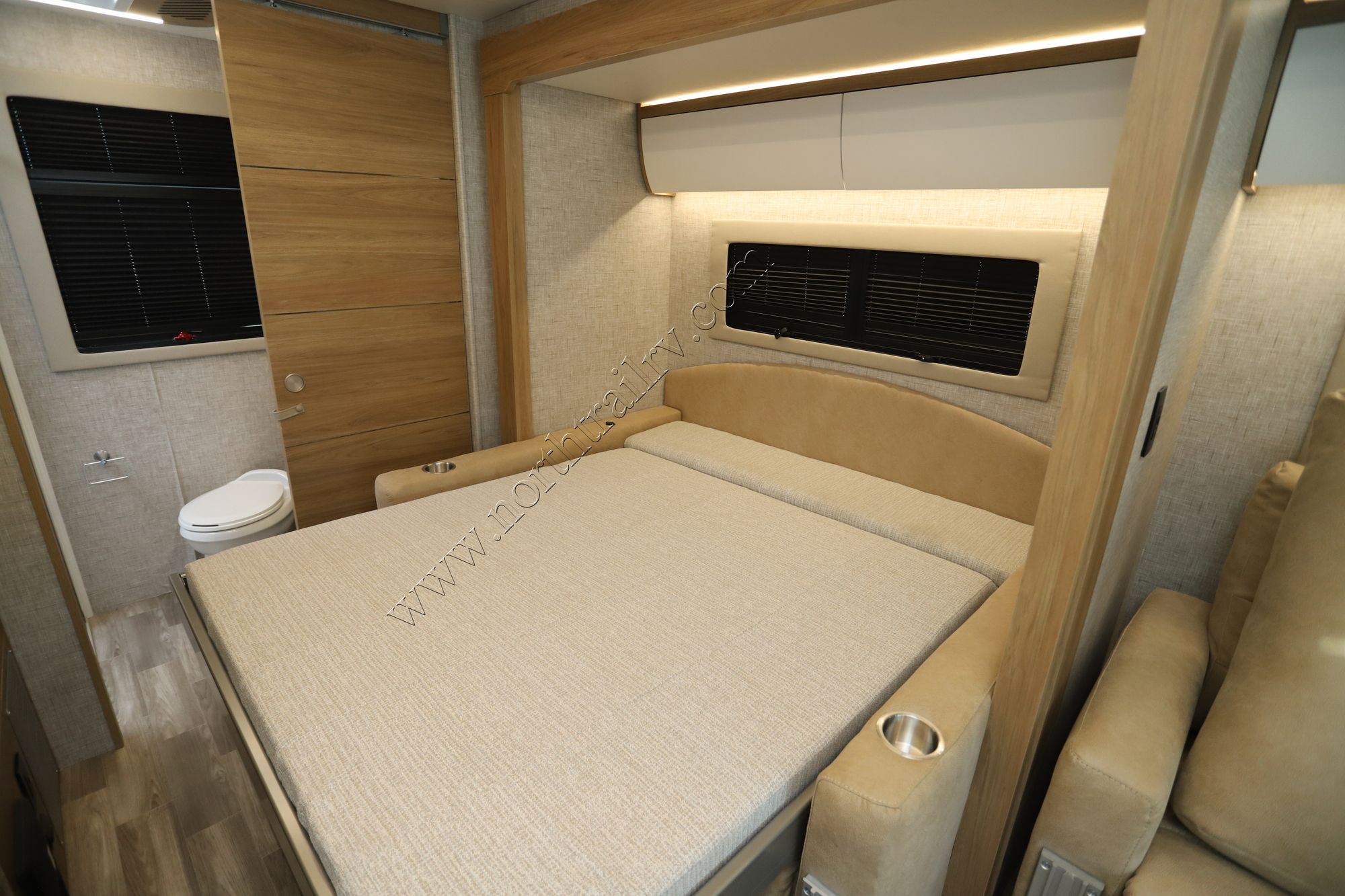 New 2026 Tiffin Motor Homes Wayfarer 25XRW Class C  For Sale