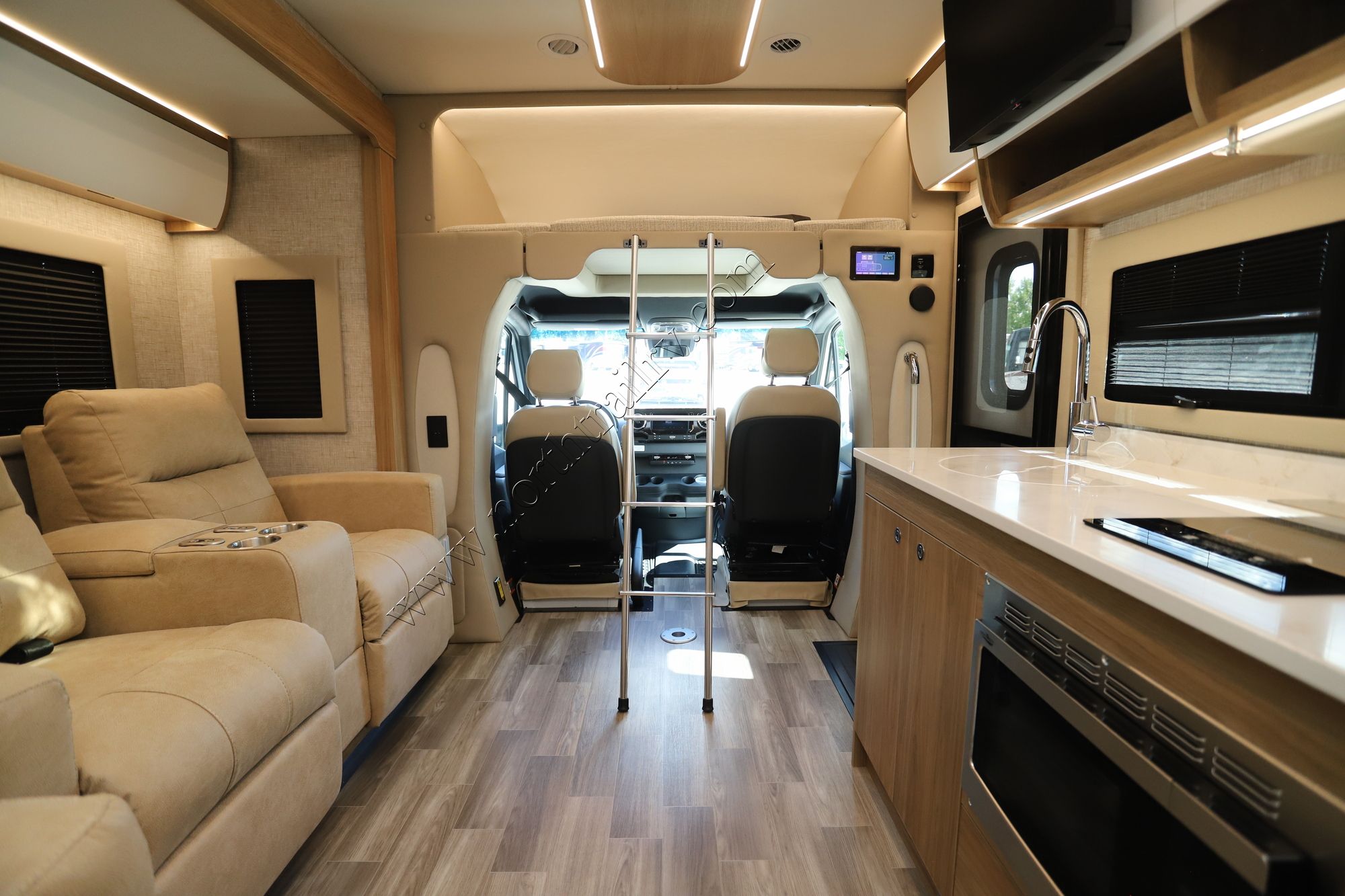 New 2026 Tiffin Motor Homes Wayfarer 25XRW Class C  For Sale