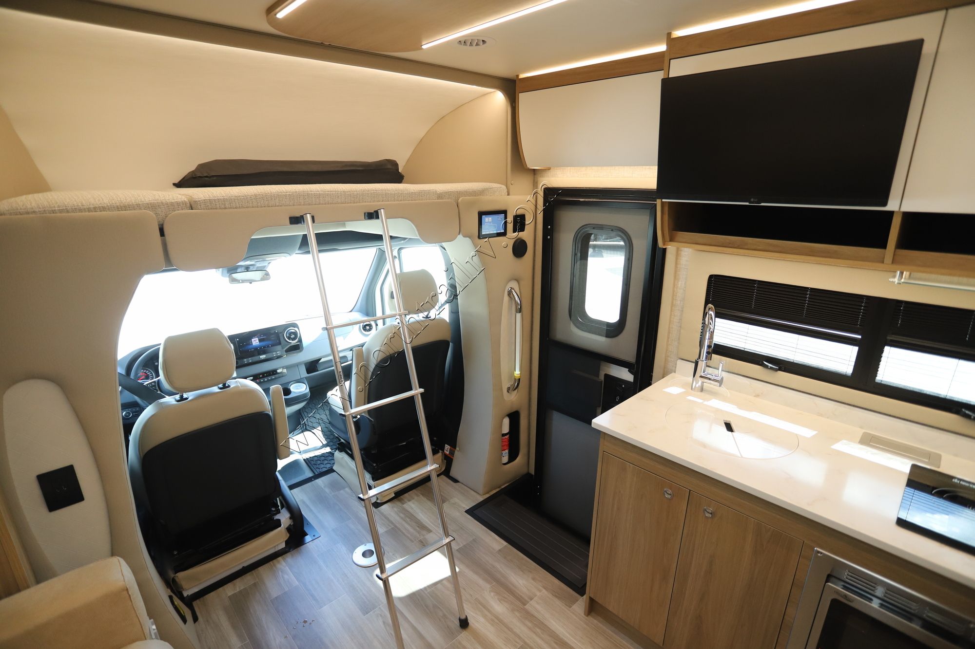 New 2026 Tiffin Motor Homes Wayfarer 25XRW Class C  For Sale