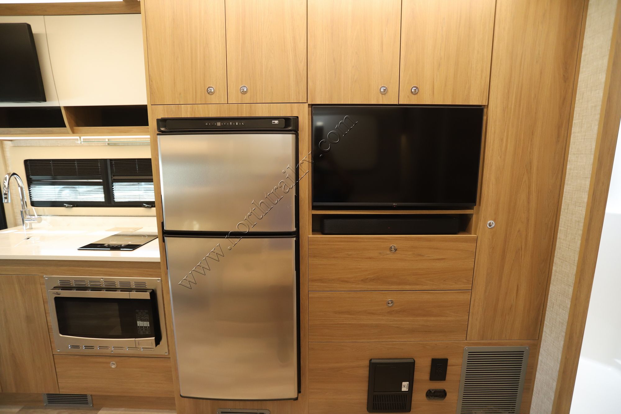 New 2026 Tiffin Motor Homes Wayfarer 25XRW Class C  For Sale