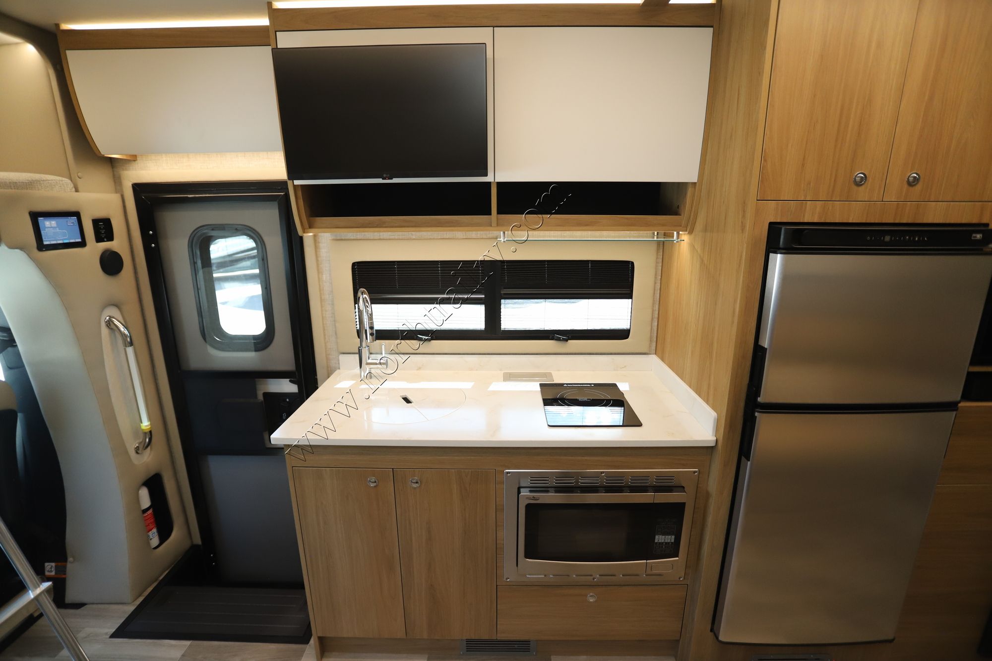 New 2026 Tiffin Motor Homes Wayfarer 25XRW Class C  For Sale