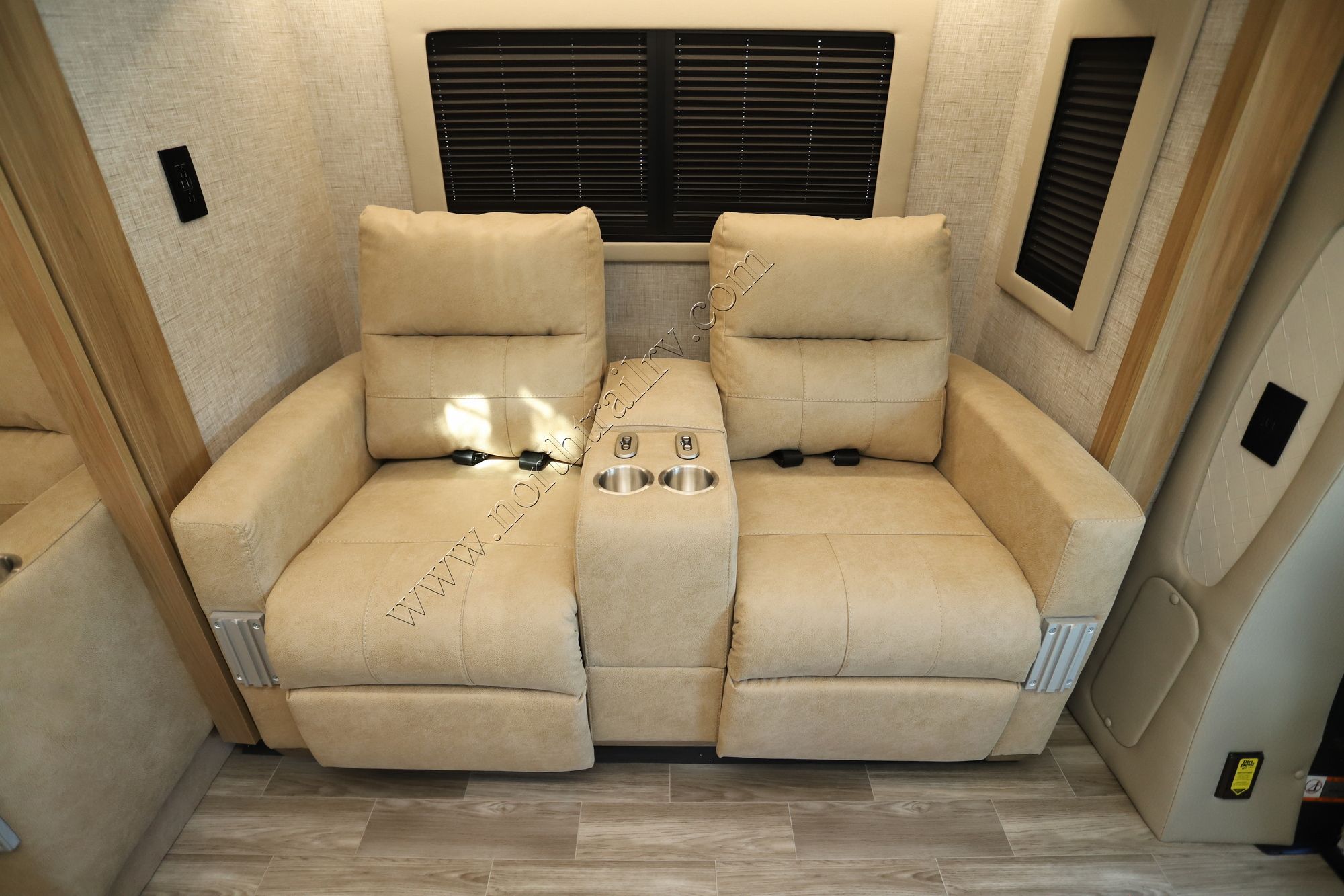 New 2026 Tiffin Motor Homes Wayfarer 25XRW Class C  For Sale