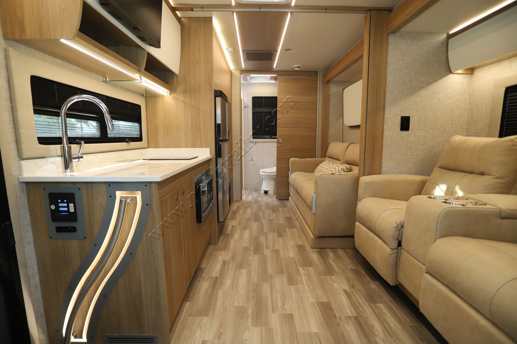 New 2026 Tiffin Motor Homes Wayfarer 25XRW Class C  For Sale