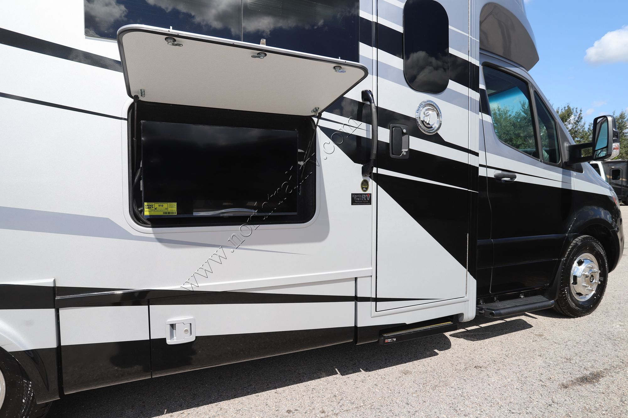 New 2026 Tiffin Motor Homes Wayfarer 25XRW Class C  For Sale