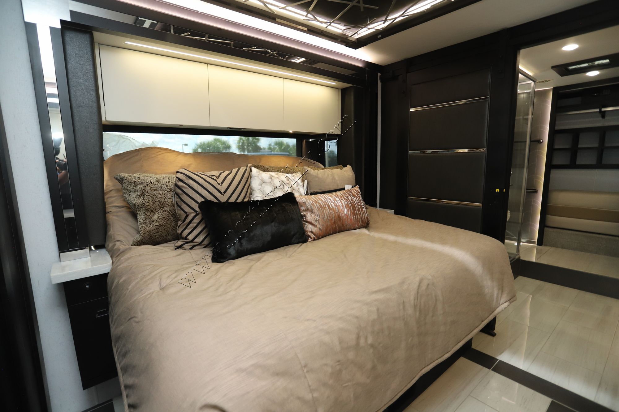 New 2026 Tiffin Motor Homes Zephyr 45FZ Class A  For Sale