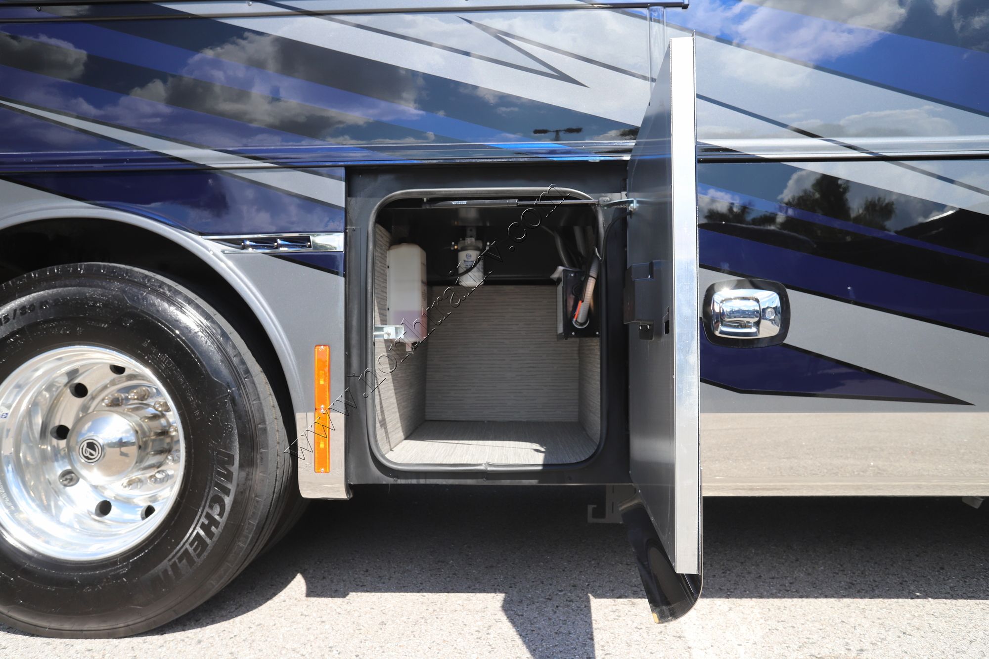 New 2026 Tiffin Motor Homes Zephyr 45FZ Class A  For Sale