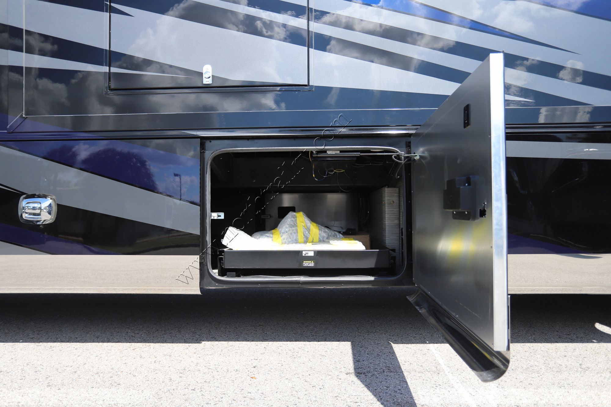 New 2026 Tiffin Motor Homes Zephyr 45FZ Class A  For Sale