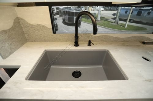 2026 Tiffin Motor Homes Zephyr 45FZ