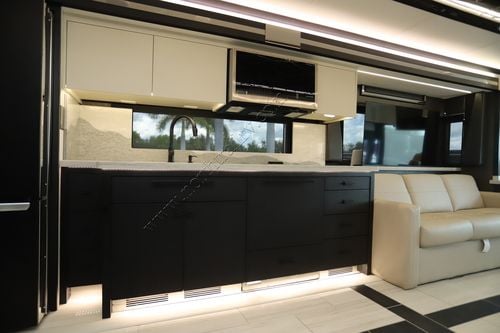 2026 Tiffin Motor Homes Zephyr 45FZ