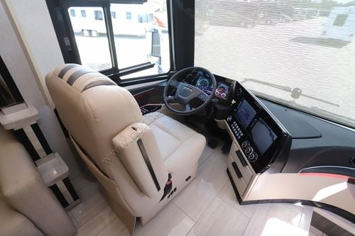 2026 Tiffin Motor Homes Zephyr 45FZ