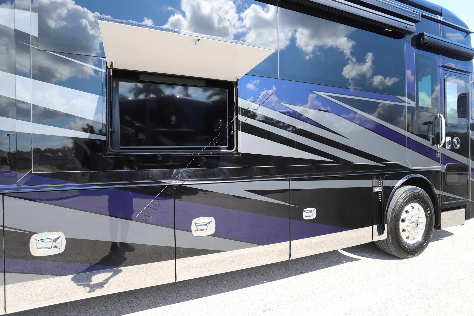 New 2026 Tiffin Motor Homes Zephyr 45FZ Class A  For Sale