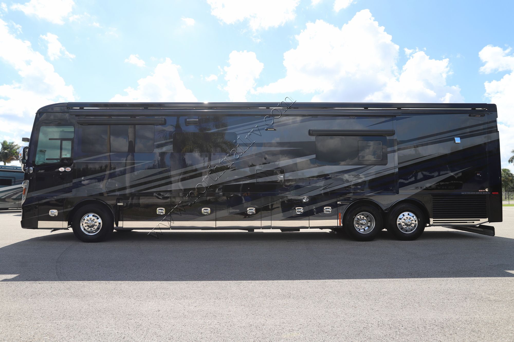 New 2026 Tiffin Motor Homes Zephyr 45FZ Class A  For Sale