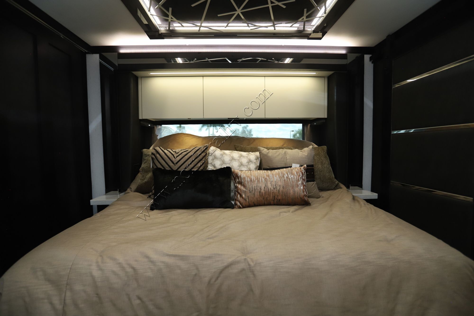 New 2026 Tiffin Motor Homes Zephyr 45FZ Class A  For Sale