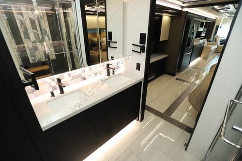 2026 Tiffin Motor Homes Zephyr 45FZ