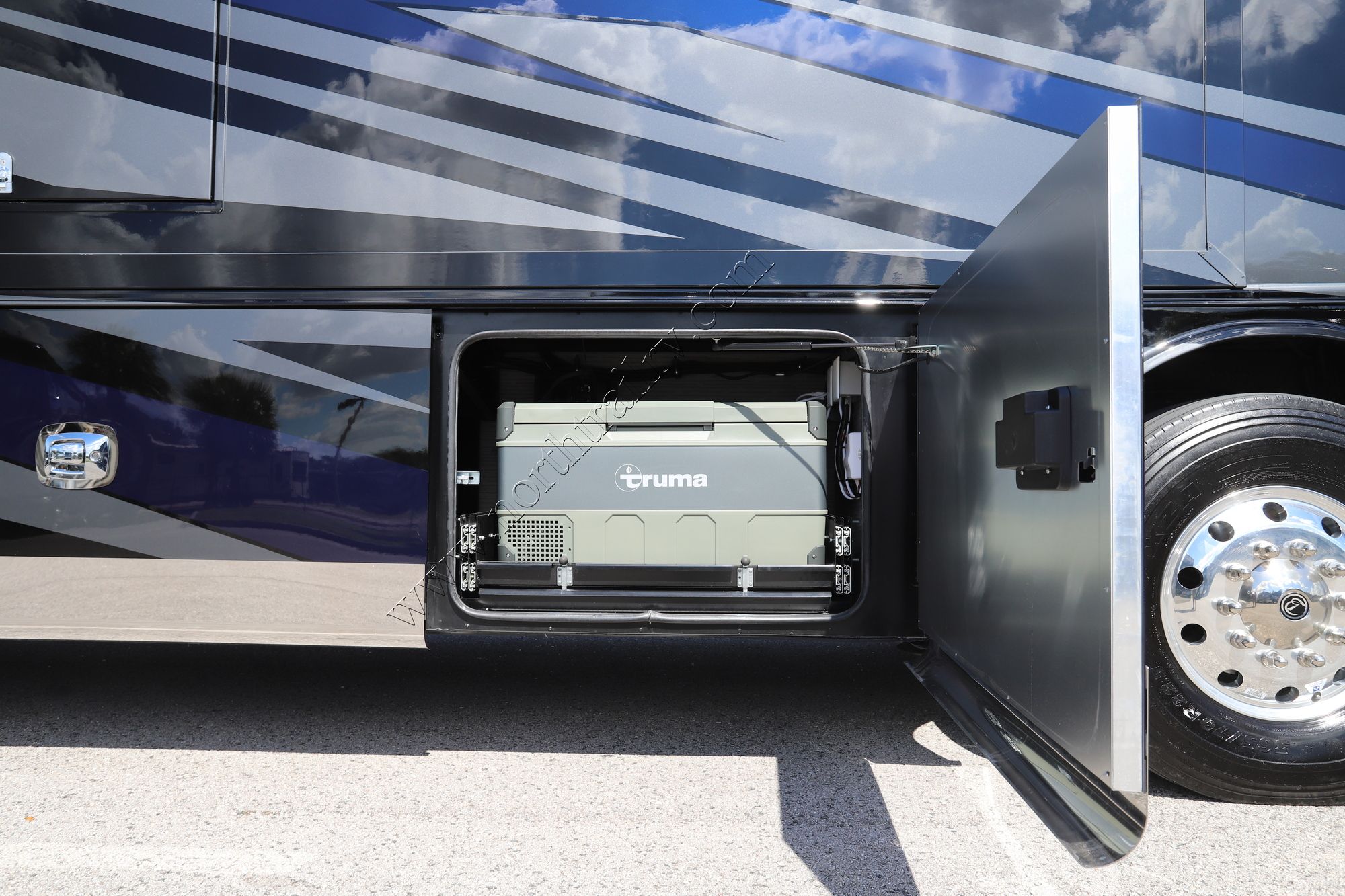 New 2026 Tiffin Motor Homes Zephyr 45FZ Class A  For Sale