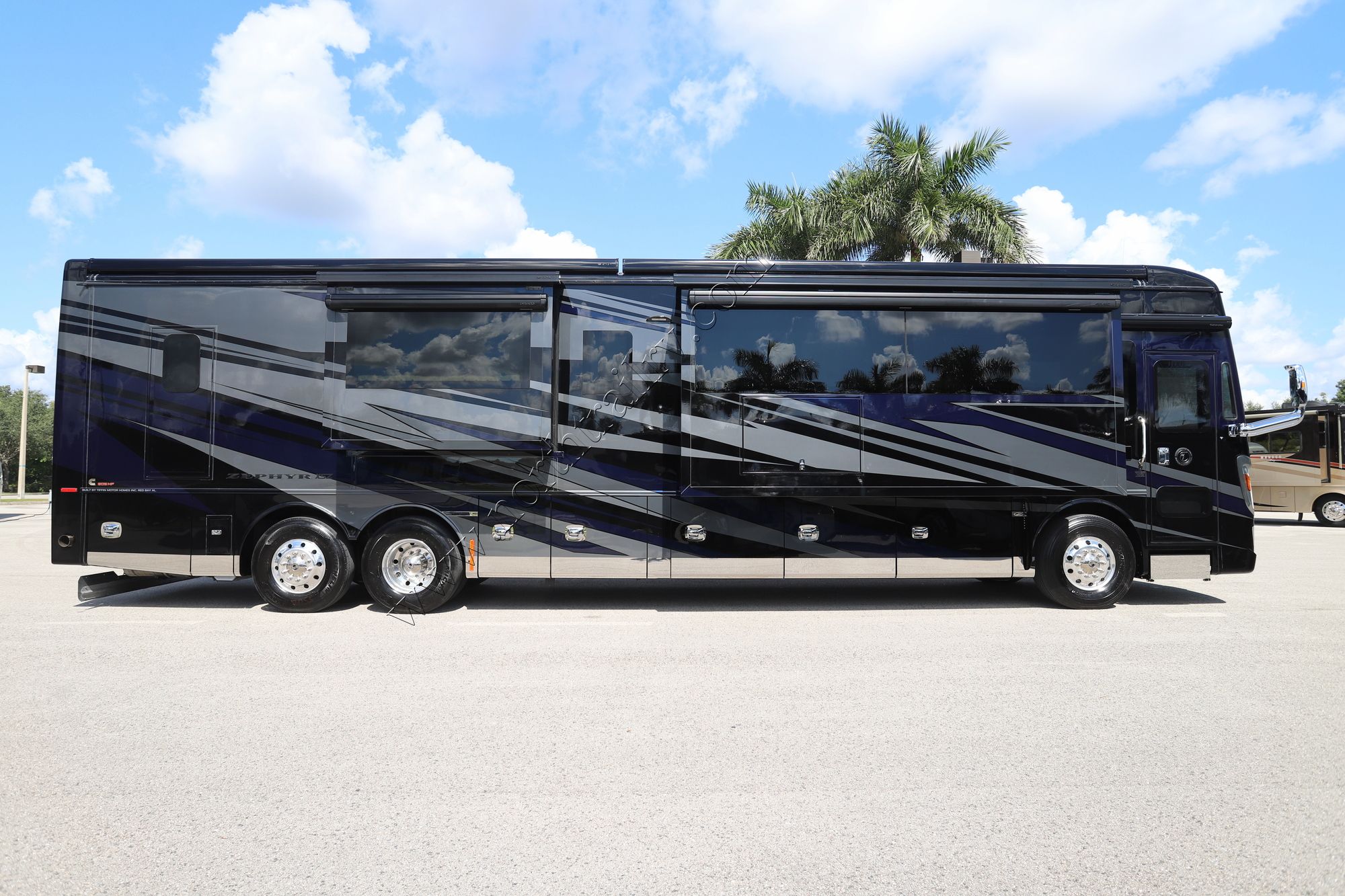 New 2026 Tiffin Motor Homes Zephyr 45FZ Class A  For Sale