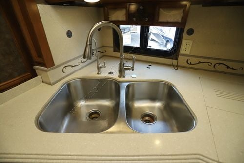 2013 Tiffin Motor Homes Phaeton 42LH