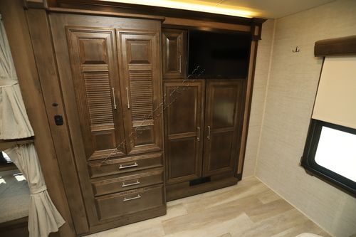 2021 Entegra Accolade 37L