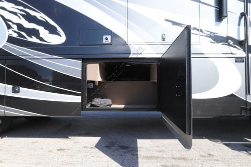 2021 Entegra Accolade 37L