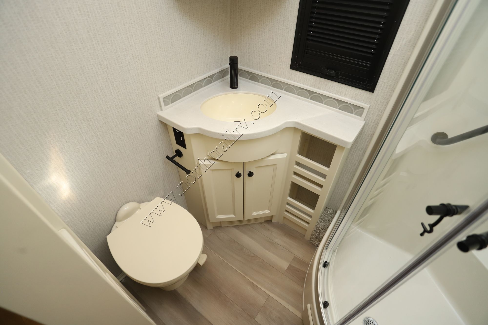 New 2026 Tiffin Motor Homes Byway 38BL Class C  For Sale