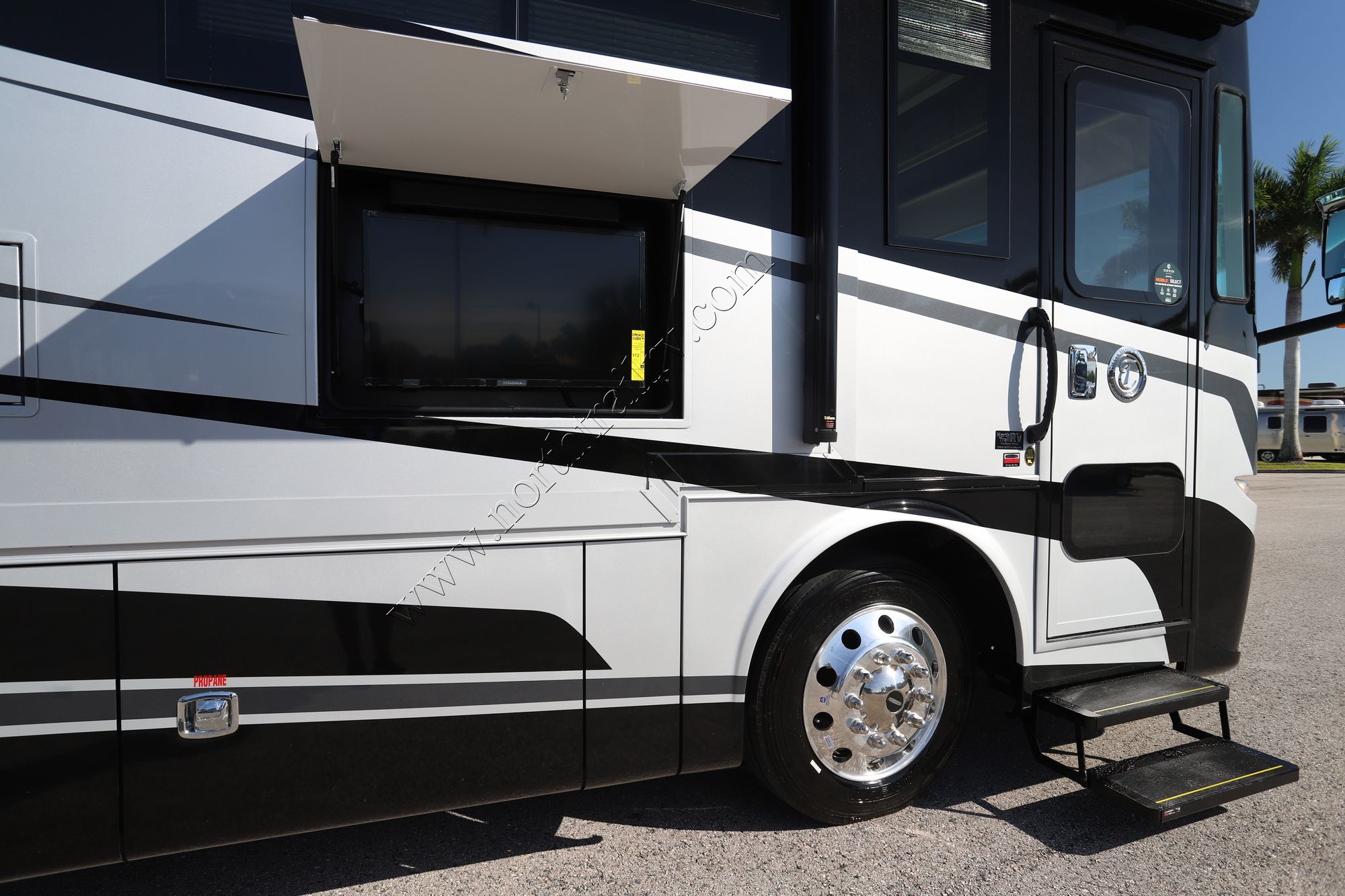 New 2026 Tiffin Motor Homes Byway 38BL Class C  For Sale