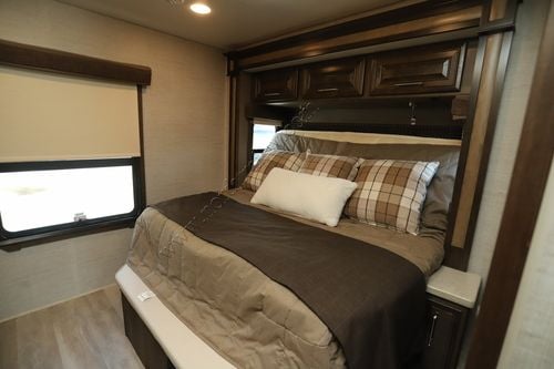 2021 Entegra Accolade 37L