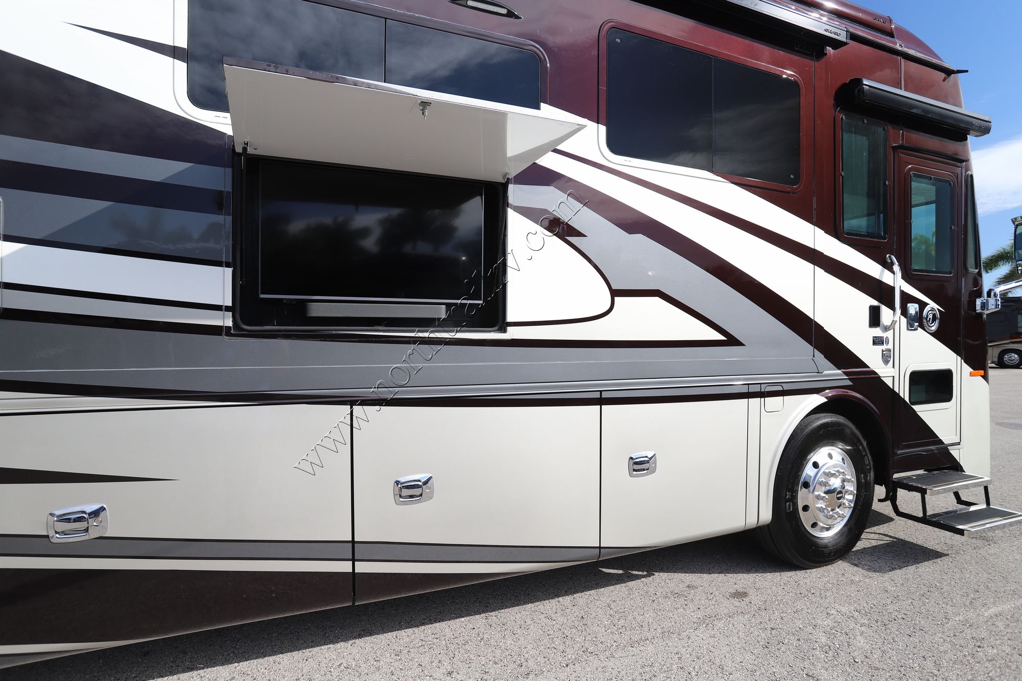Used 2023 Tiffin Motor Homes Phaeton 40IH Class A  For Sale