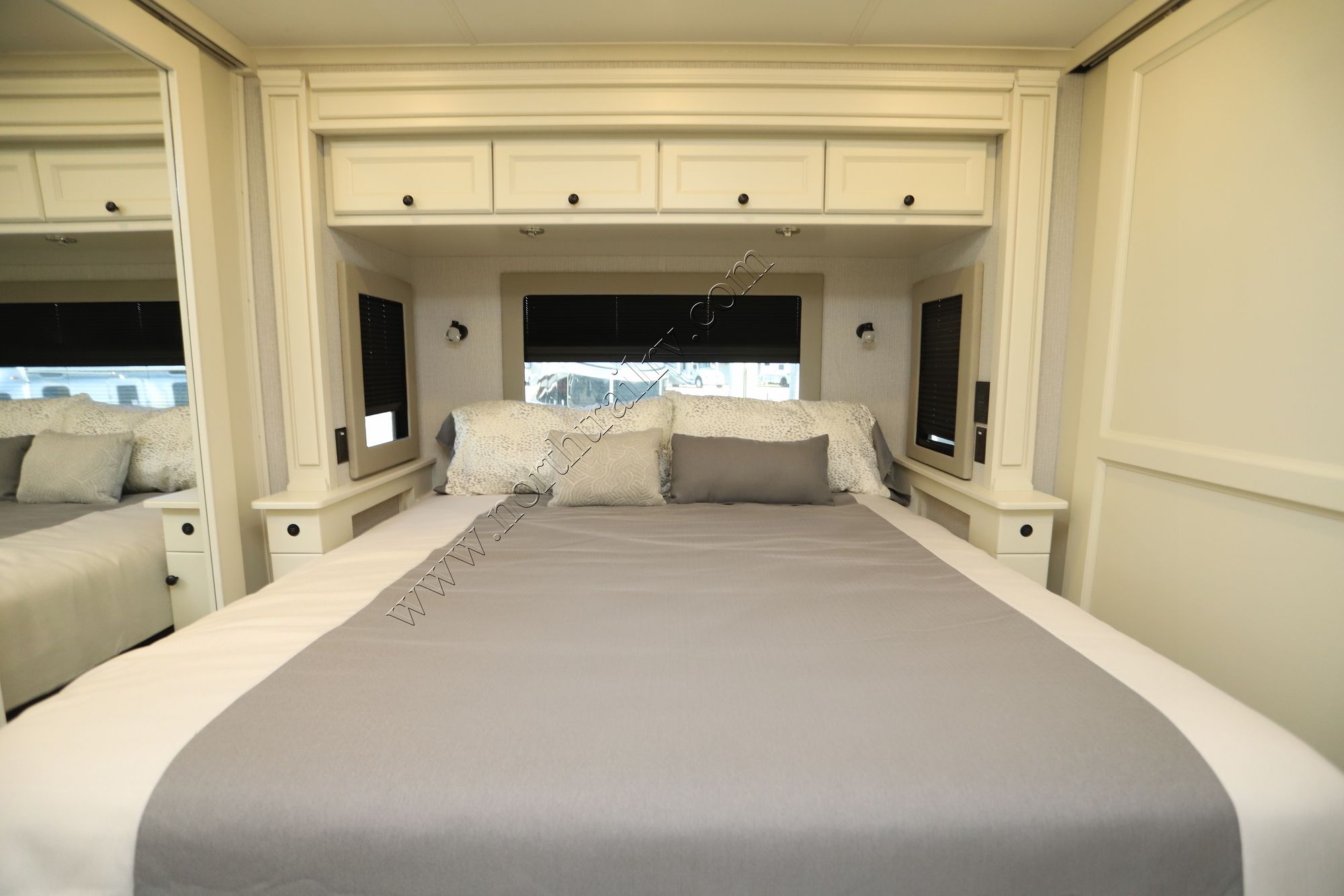 New 2026 Tiffin Motor Homes Byway 38BL Class C  For Sale