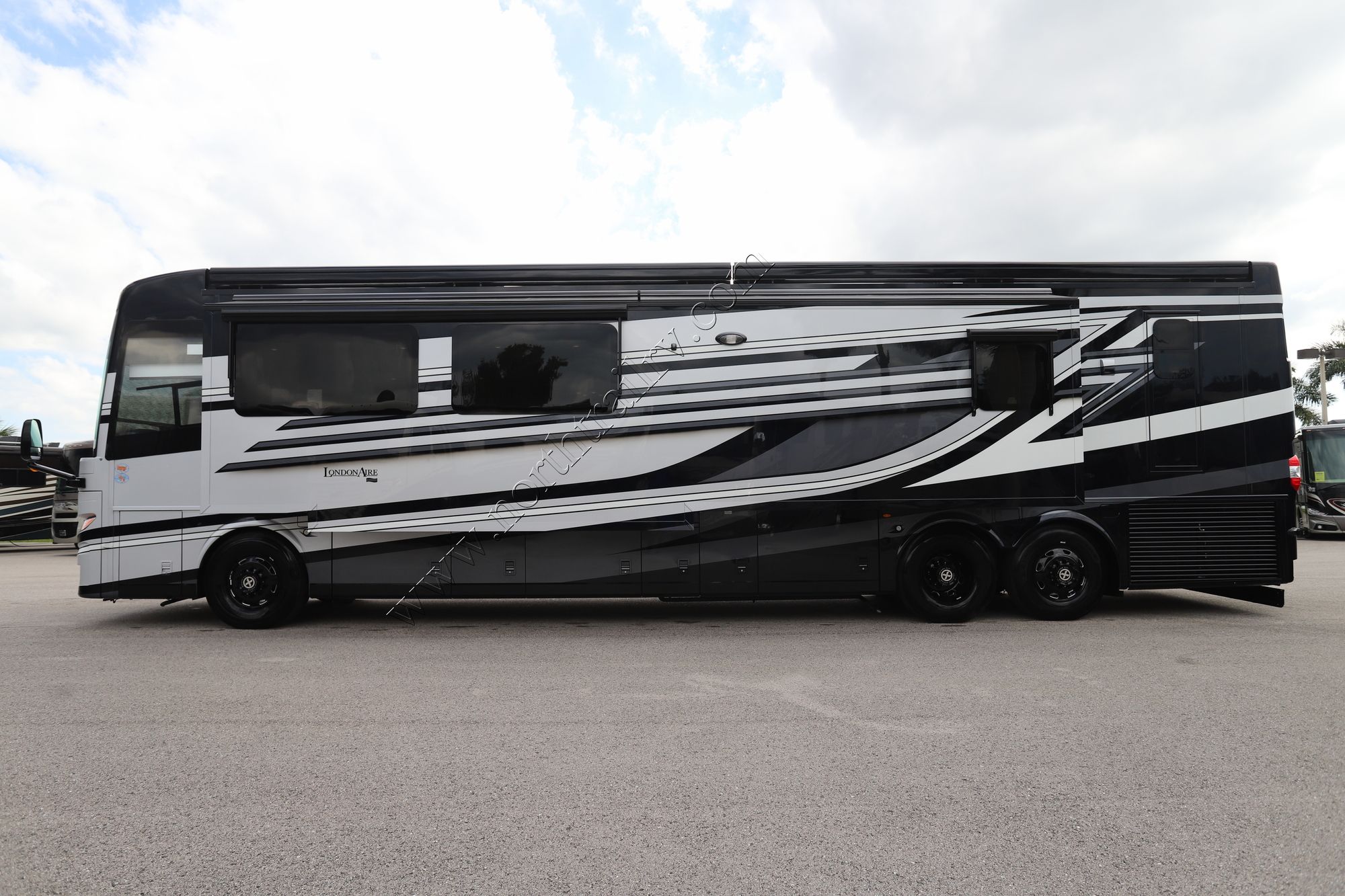 New 2026 Newmar London Aire 4595 Class A  For Sale