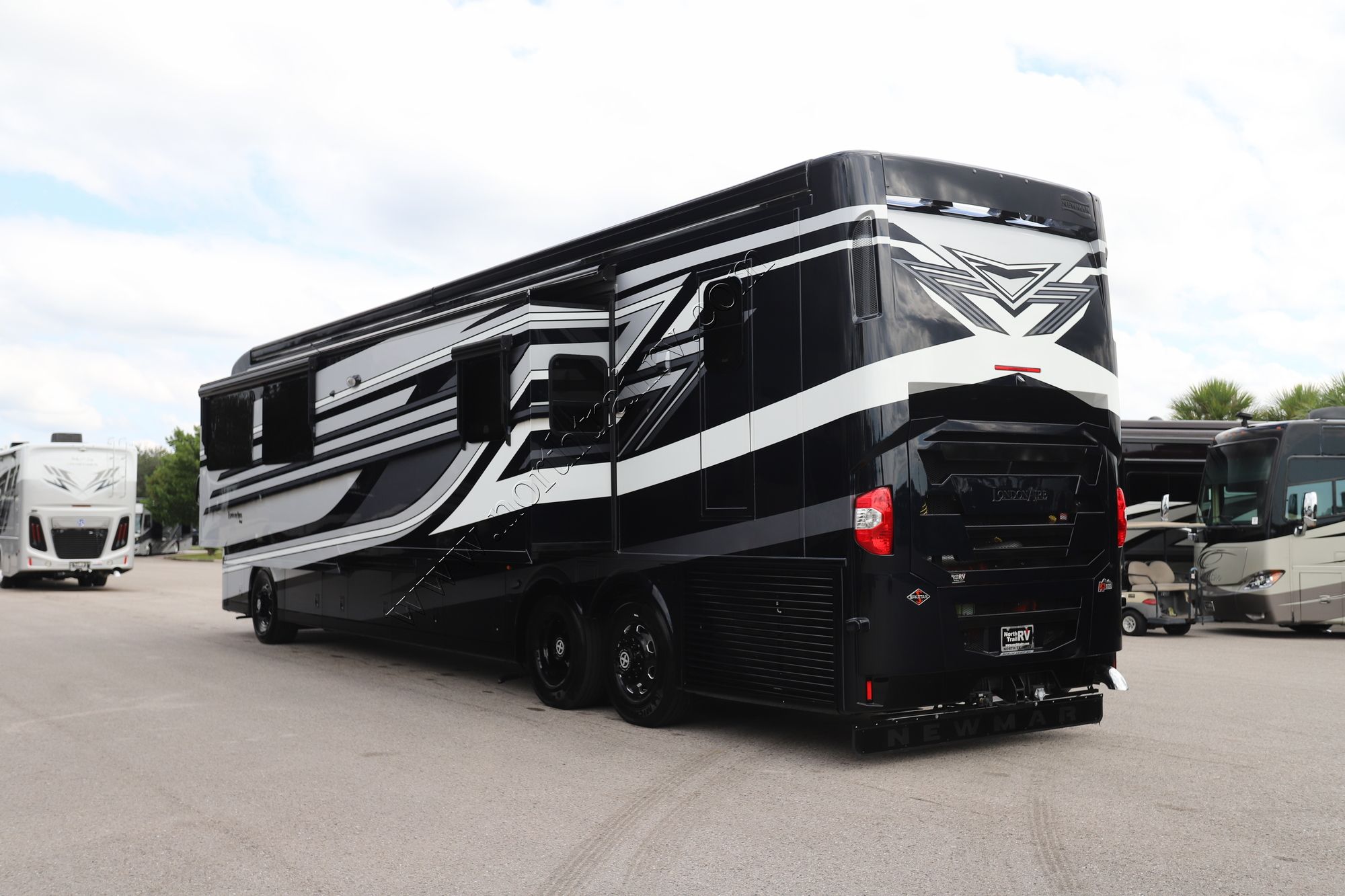 New 2026 Newmar London Aire 4595 Class A  For Sale