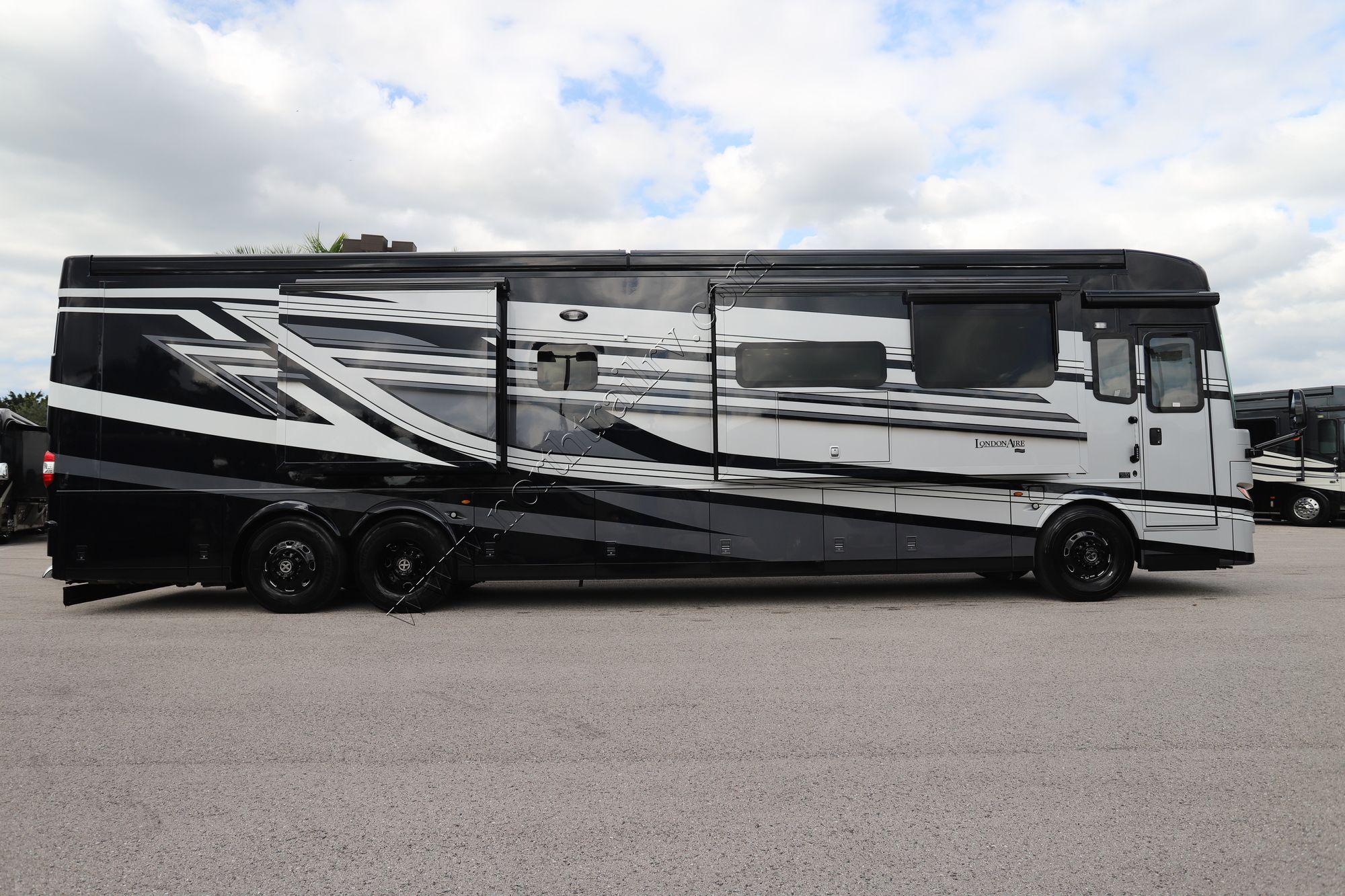 New 2026 Newmar London Aire 4595 Class A  For Sale