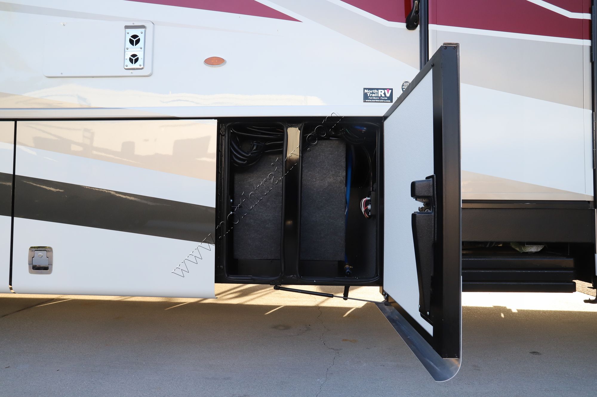 New 2026 Newmar Canyon Star 3947 Class A  For Sale