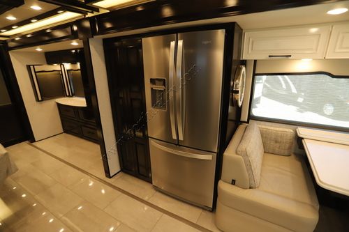 2025 Newmar London Aire 4551