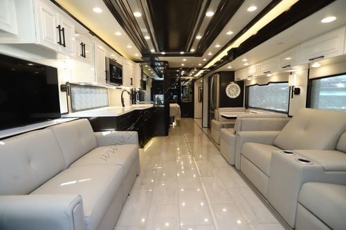 2025 Newmar London Aire 4551