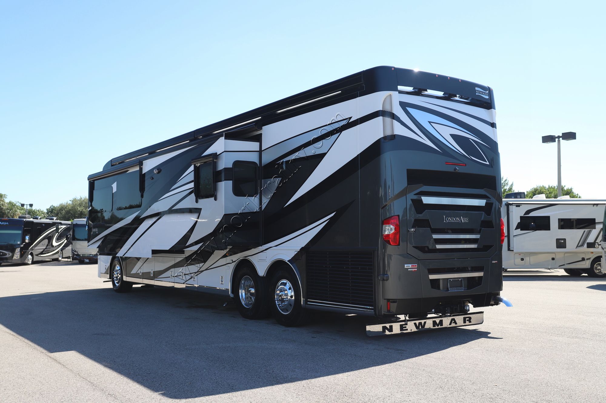 Used 2025 Newmar London Aire 4551 Class A  For Sale