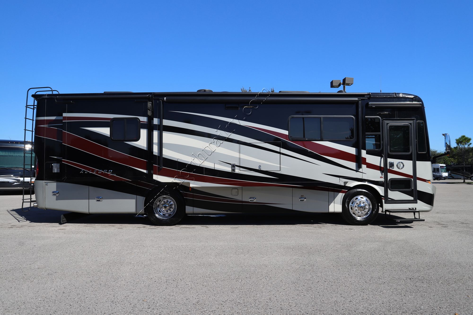 Used 2018 Tiffin Motor Homes Allegro Red 33AA Class A  For Sale